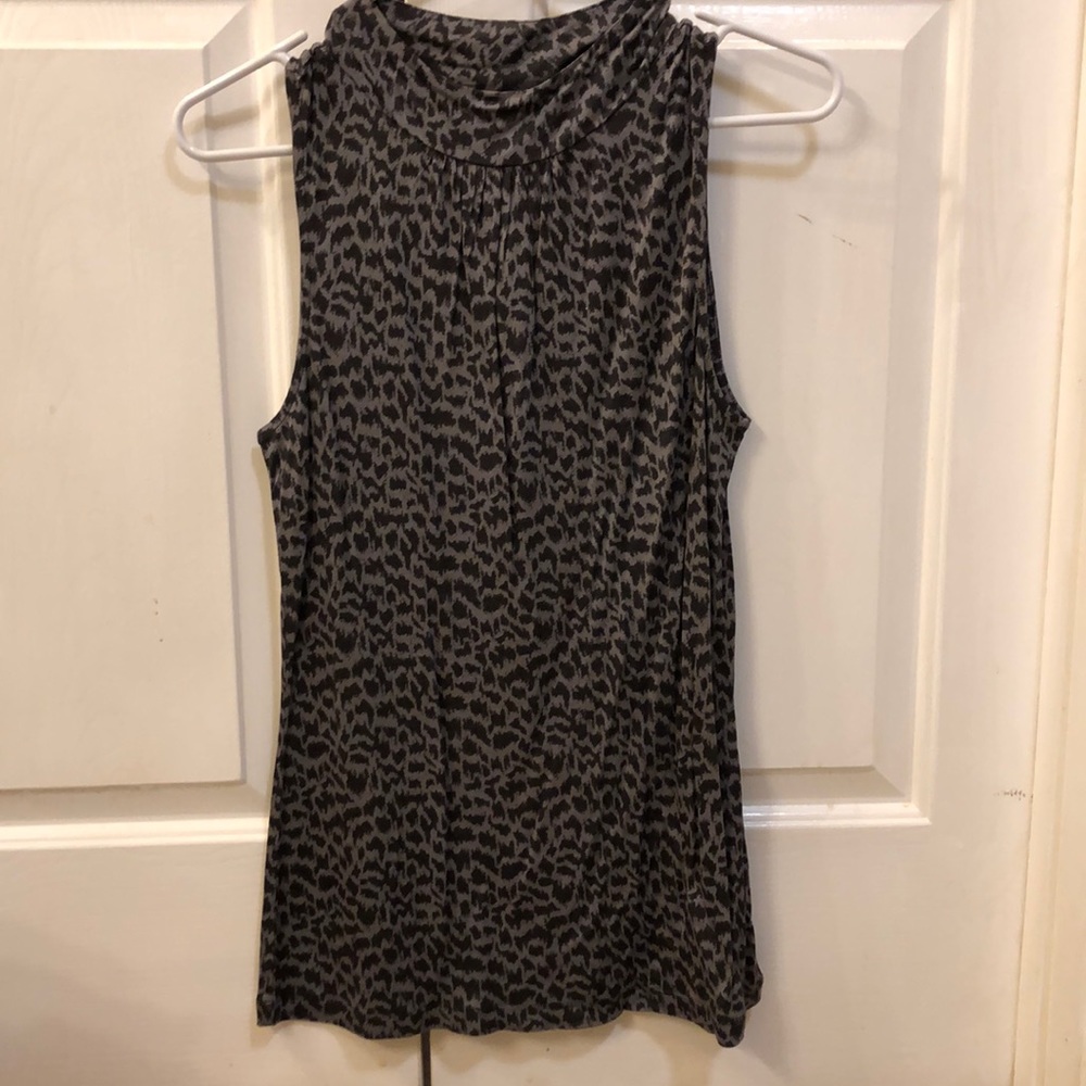 Leopard print sleeveless shirt
